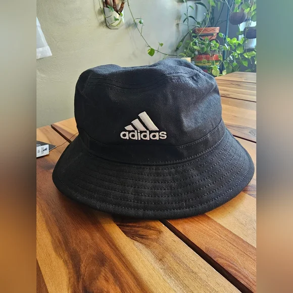 🆕 Adidas Classic Black Bucket Hat - One Size - Picture 1 of 6